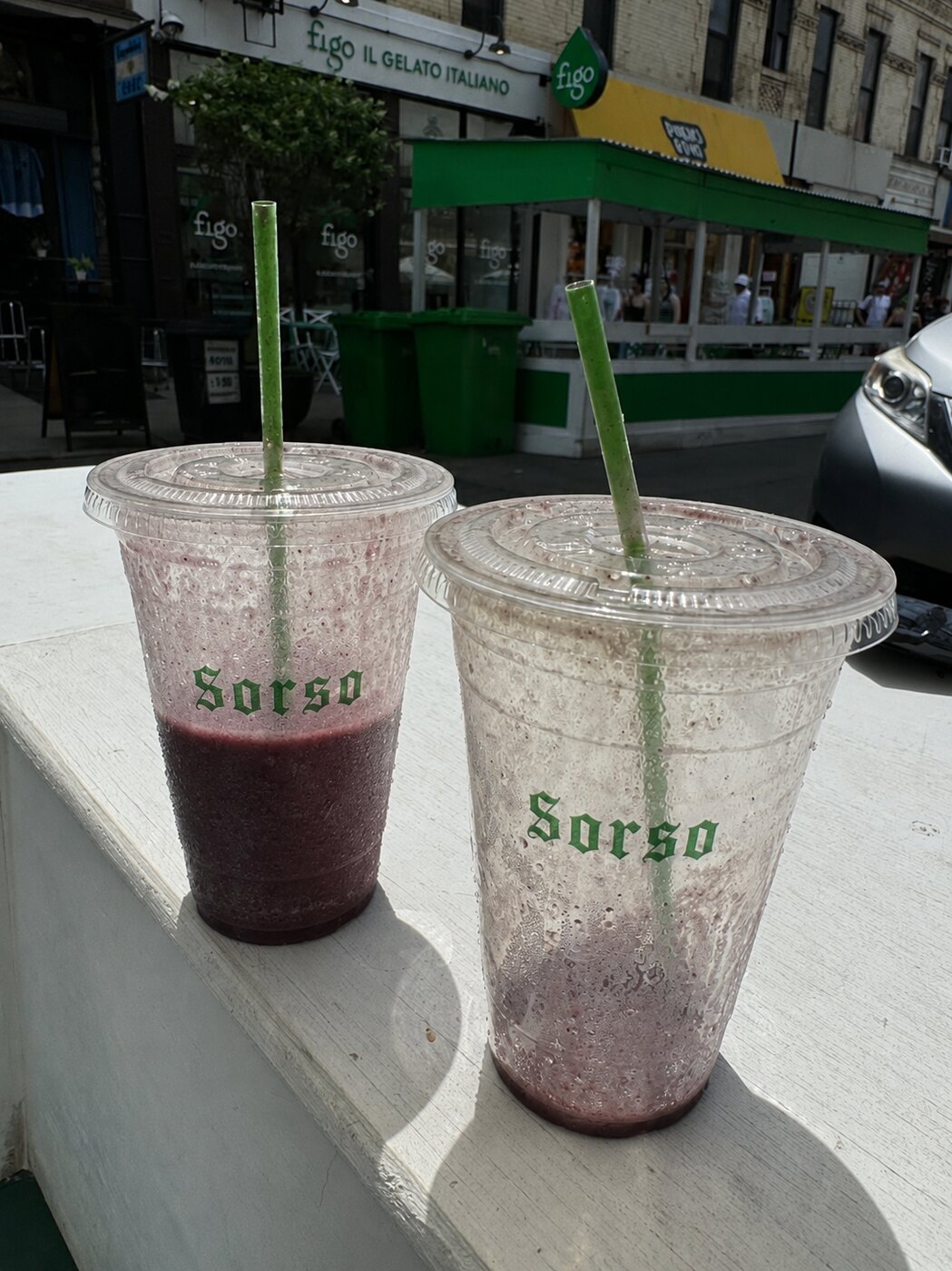 SORSO cold cups with green straws